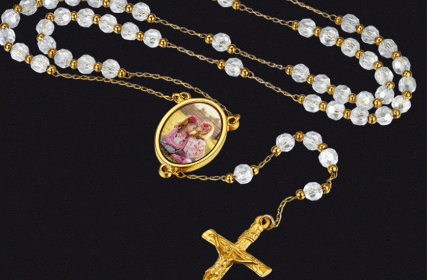 How to Choose a Photo Necklace That Feels Personal, Not Generic