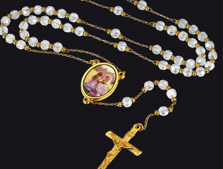 How to Choose a Photo Necklace That Feels Personal, Not Generic